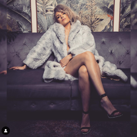 Introducing Jen Ash: LA Singer-Songwriter Bringing Back the Soulful Sounds of 90s R&B