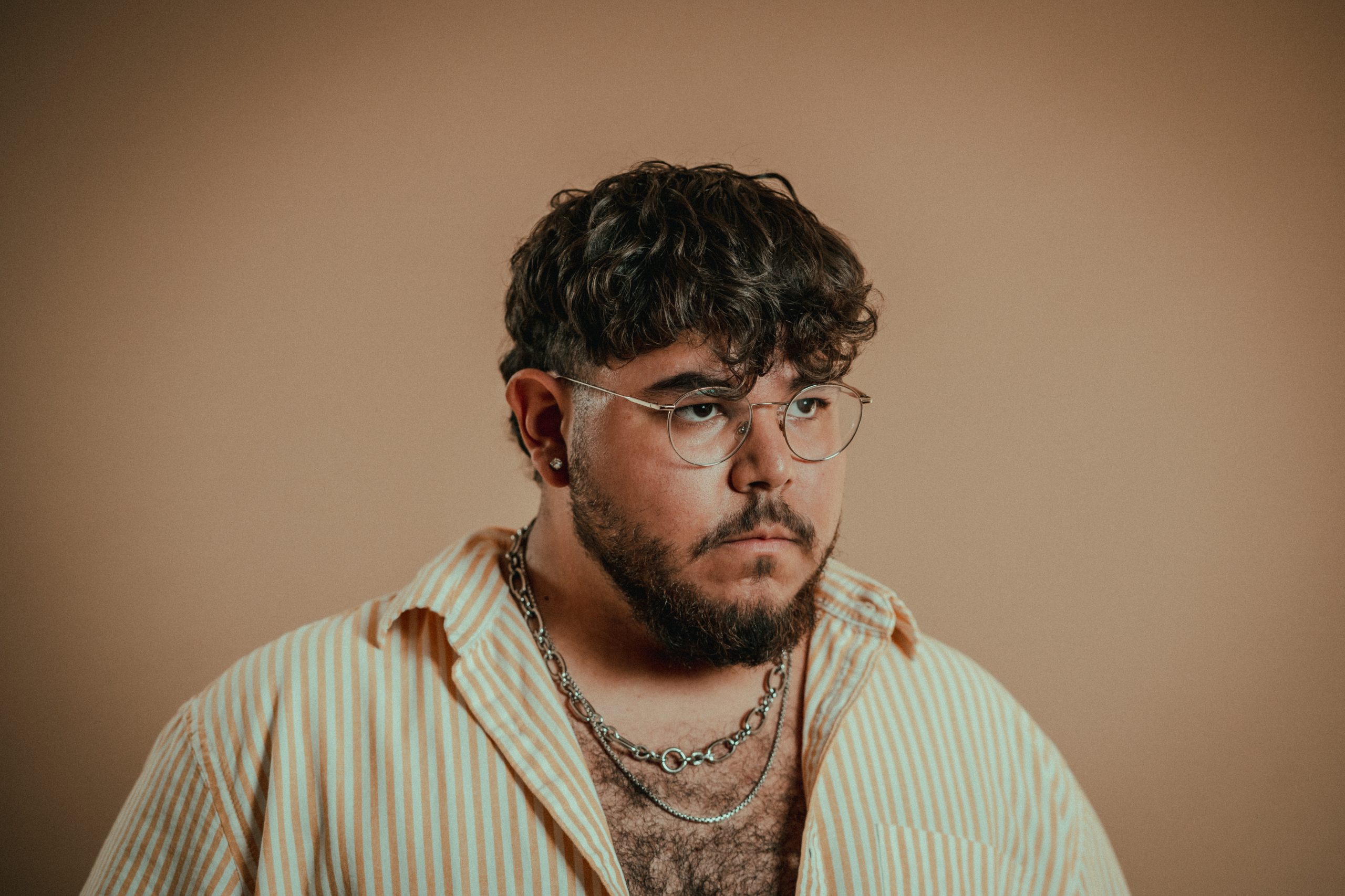 Breaking Boundaries: Andrew Narvaez Shakes up Music Industry with Genre-Bending Style
