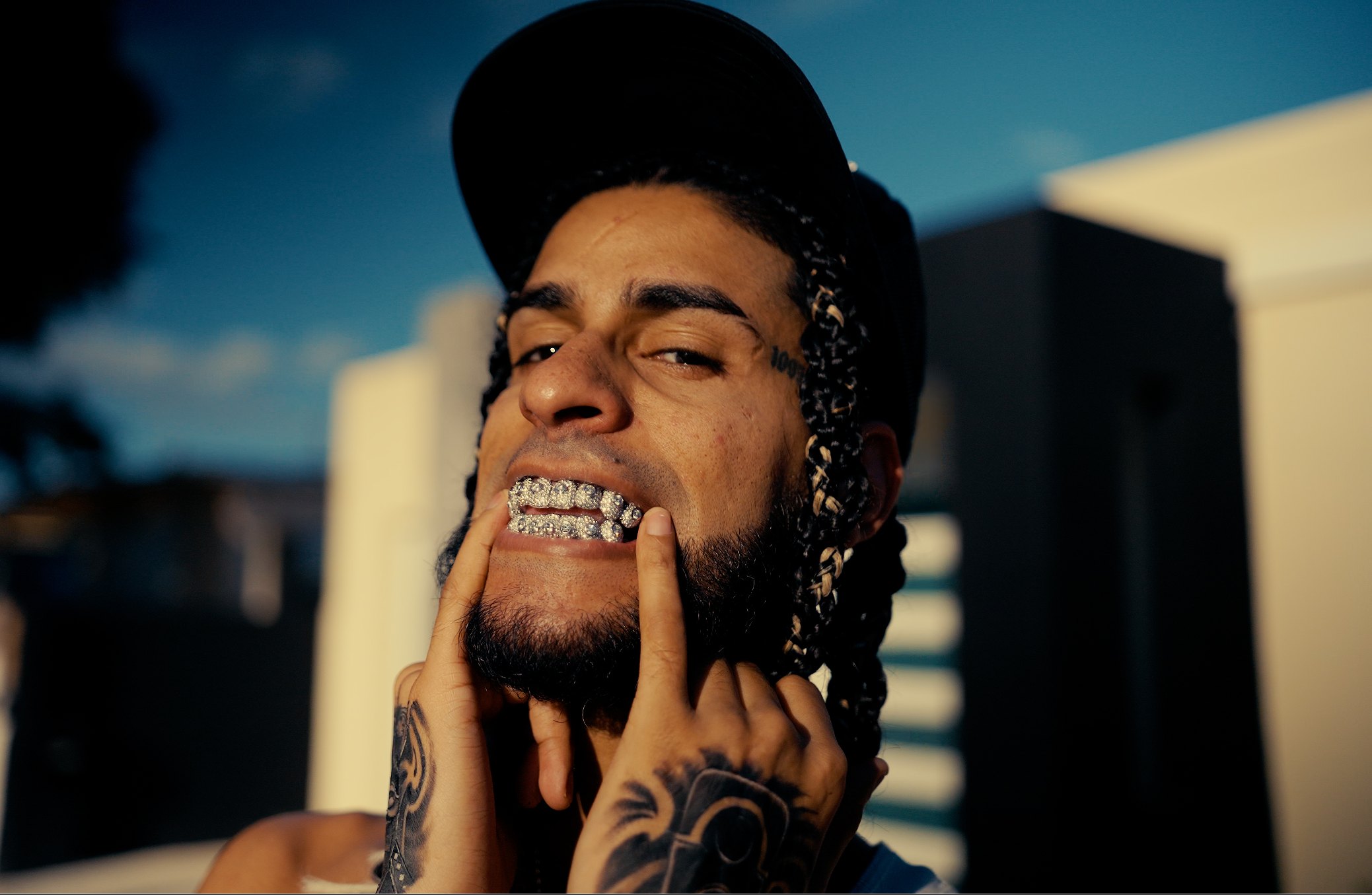 YOVNGCHIMI and Dei V Team Up for the Explosive New Single “Tu$$i”