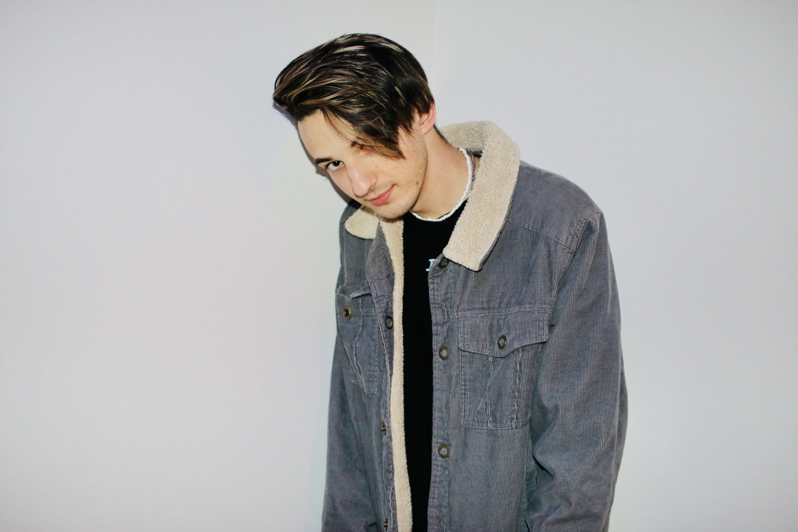 Rising Pop Punk Star Inconsistent Me Makes An Ironic Nostalgic Hit – Brining Back 2000s Pop Punk