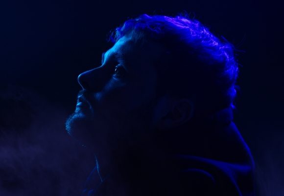 Uncover the Heartfelt Melancholy in FROAWN’s “Lonely Boy” – Perfect for Your Late-Night Moods