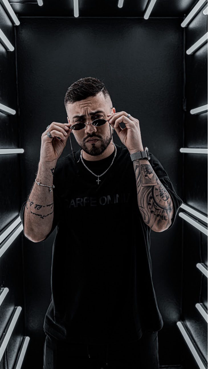 De Qualite’s Manual Percussion and Fresh Collaborations: Redefining the Tech House Landscape