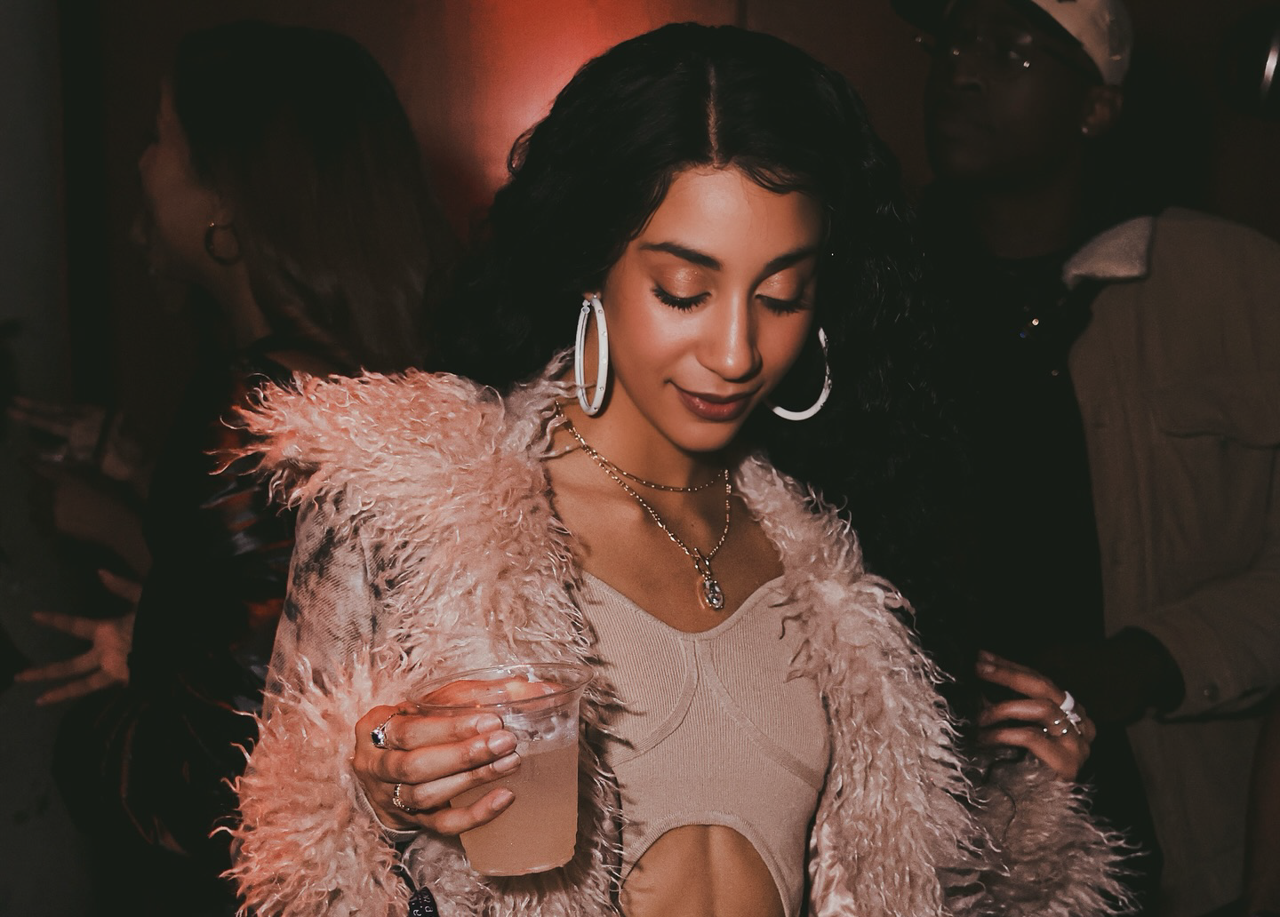 Suzi Reclaims the Spotlight with Genre-Bending, Emotionally Charged Release “TIED TO ME”