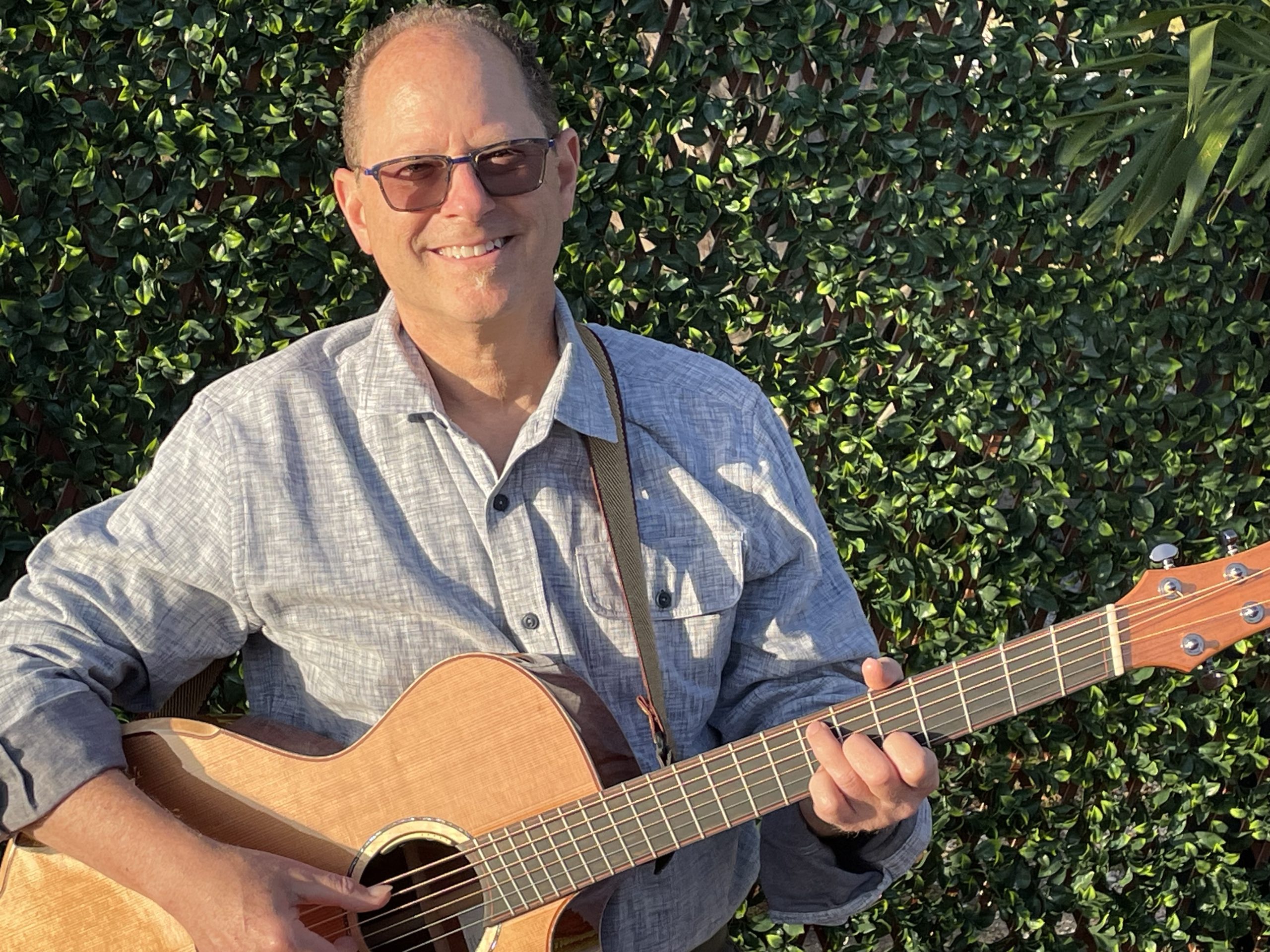 Sam Shube’s “A Conversation with the Sun”: A Soaring Tribute in Acoustic Fingerstyle