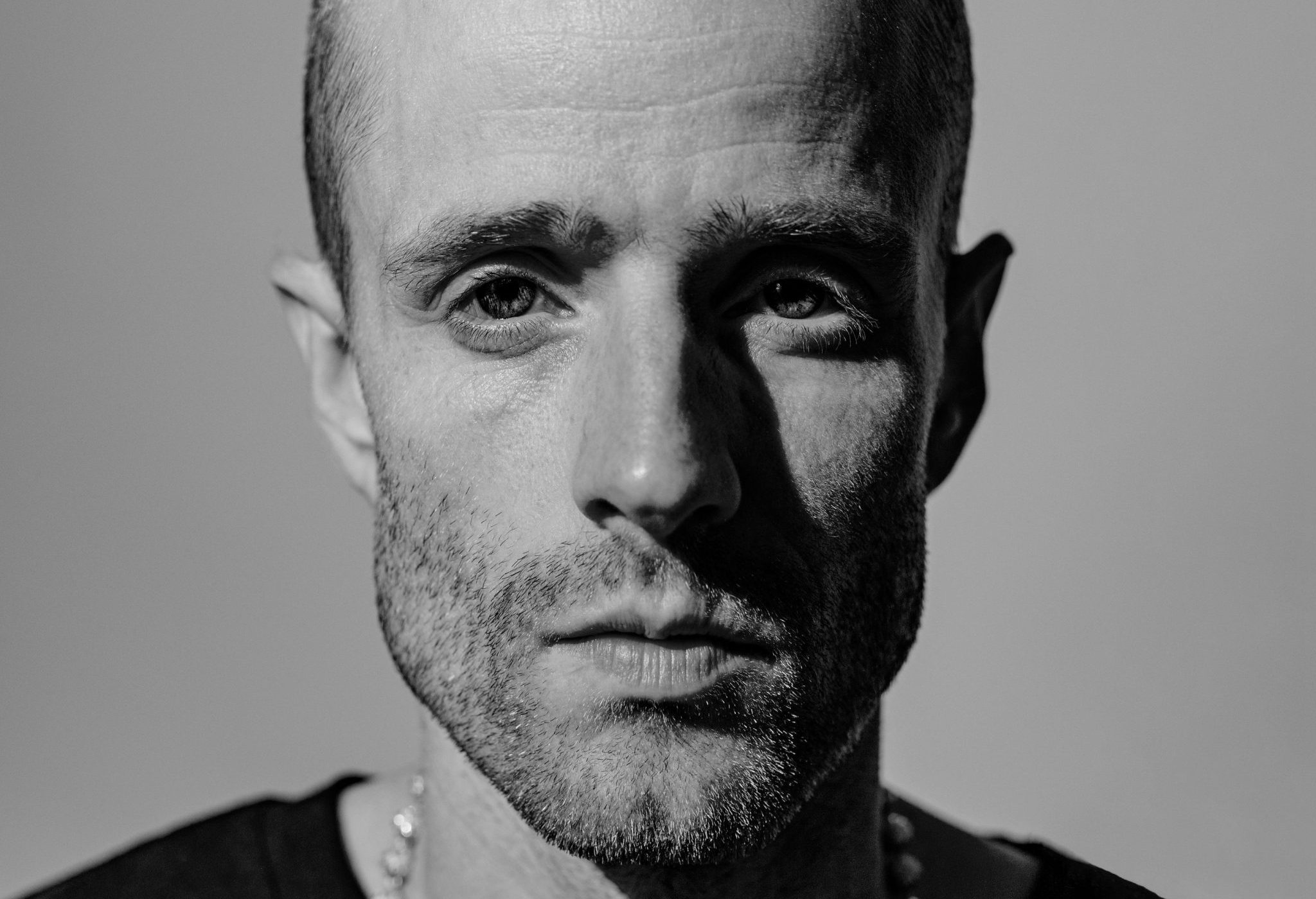Eyvre Drops Electrifying New Single “Official” – A Testament to Two Decades of Hip-Hop Mastery