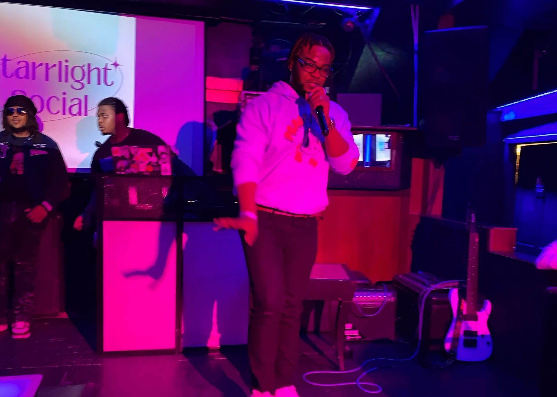 Heye Comfy Wows Crowd with Energetic Performance of “Tad Bit” at Luna Lounge