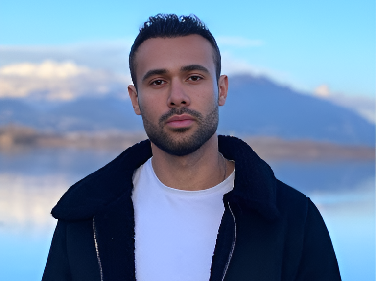Rodrigo Hoopper: The Artist Who Proves It’s Never Too Late to Start Over
