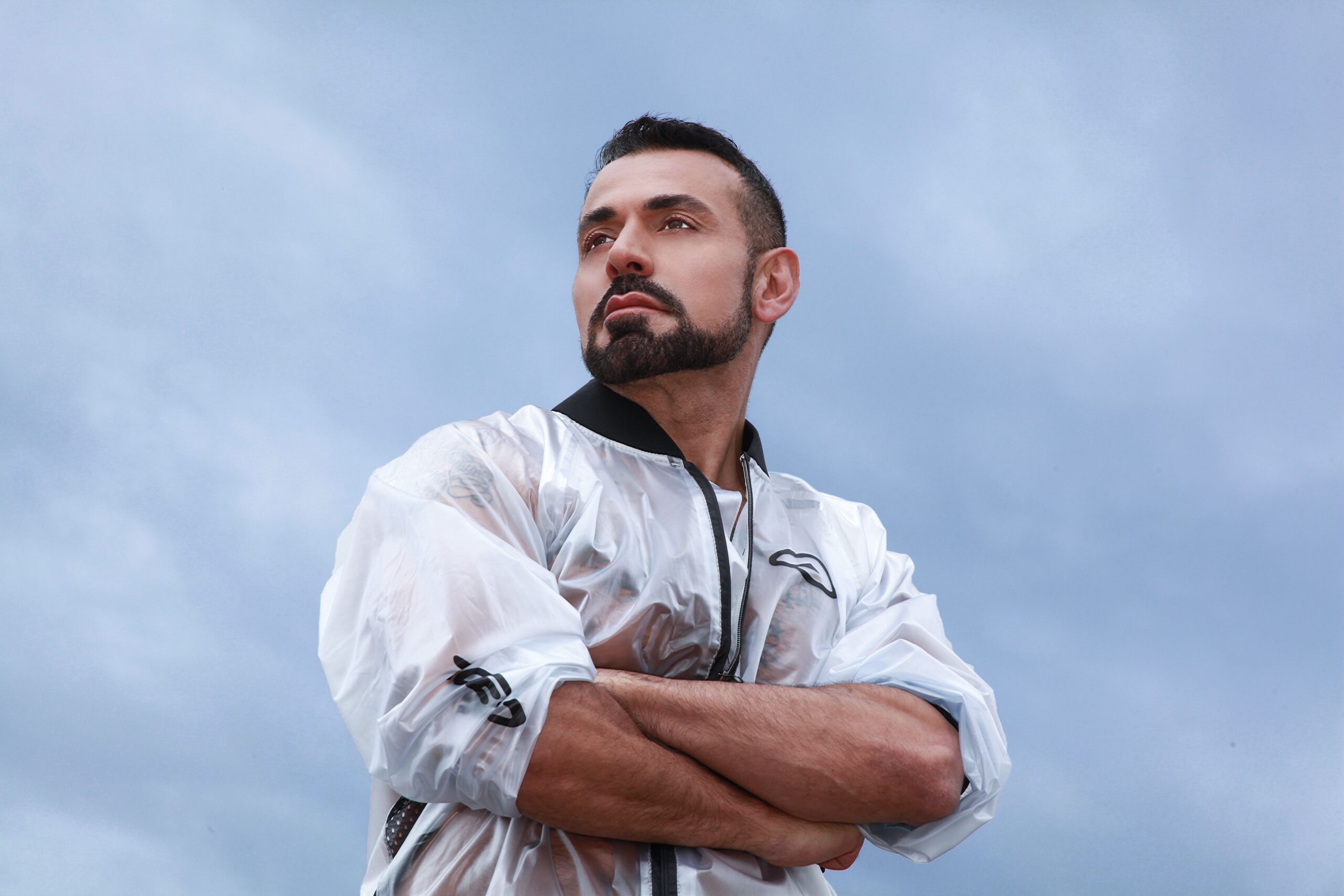 RAPHAEL Releases Beaming New Ballad ‘CHAMPAGNE’