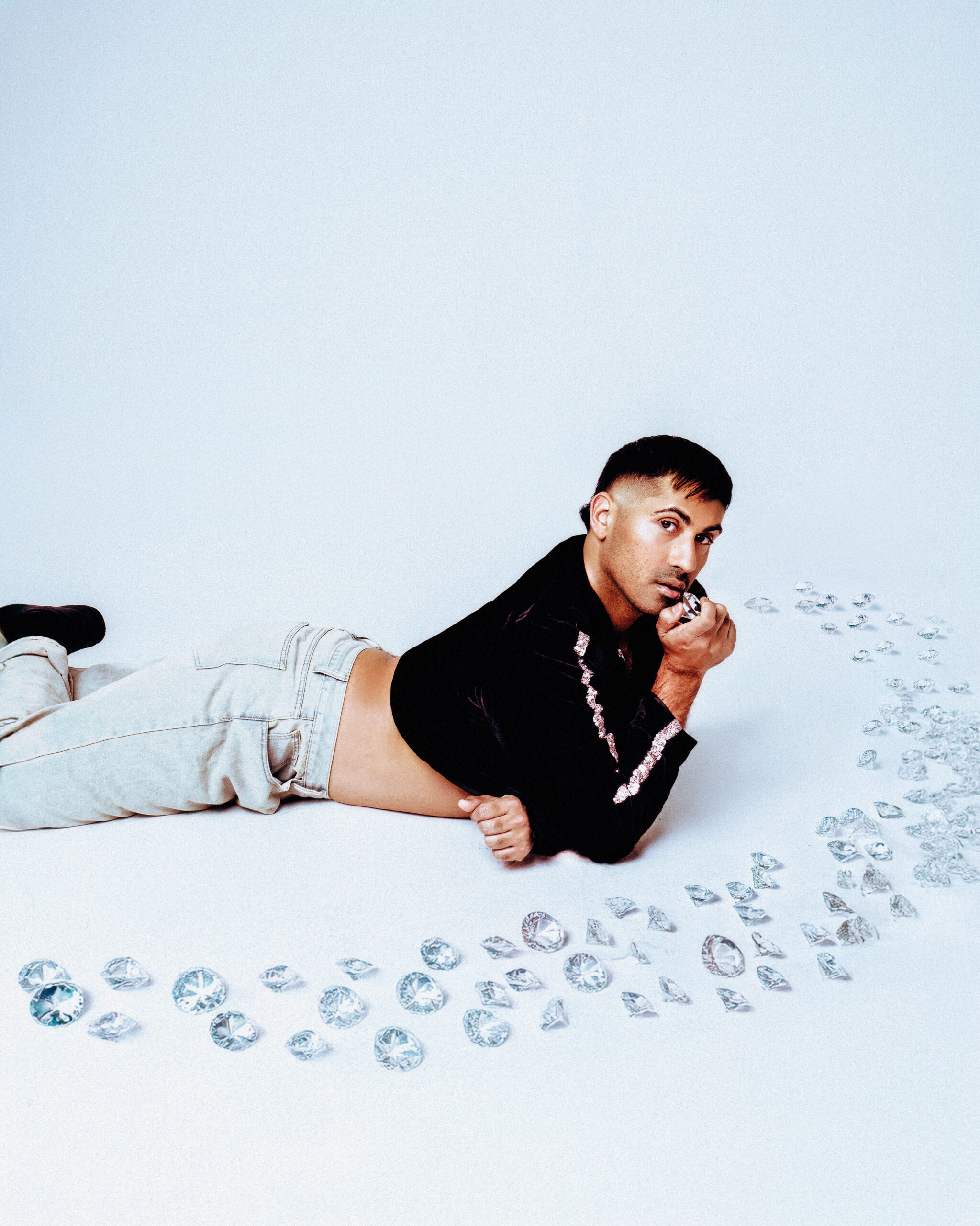 Antonio’s “Stardust” Sends Love into Orbit — and Isn’t Afraid of the Crash