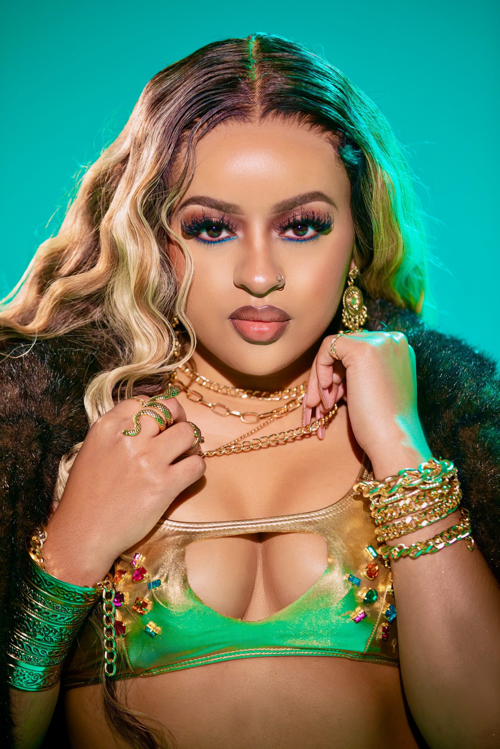 Honeyy Saracha Lights Up the Floor with Bicultural Anthem “Chicana”