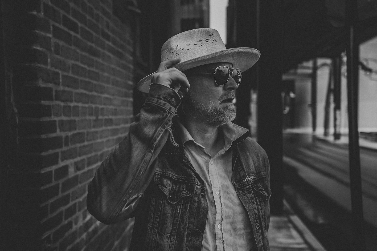 BILLY PEAKE RIDES THE HIGHS & LOWS ON DEBUT SOLO RECORD, MANIC WAVES
