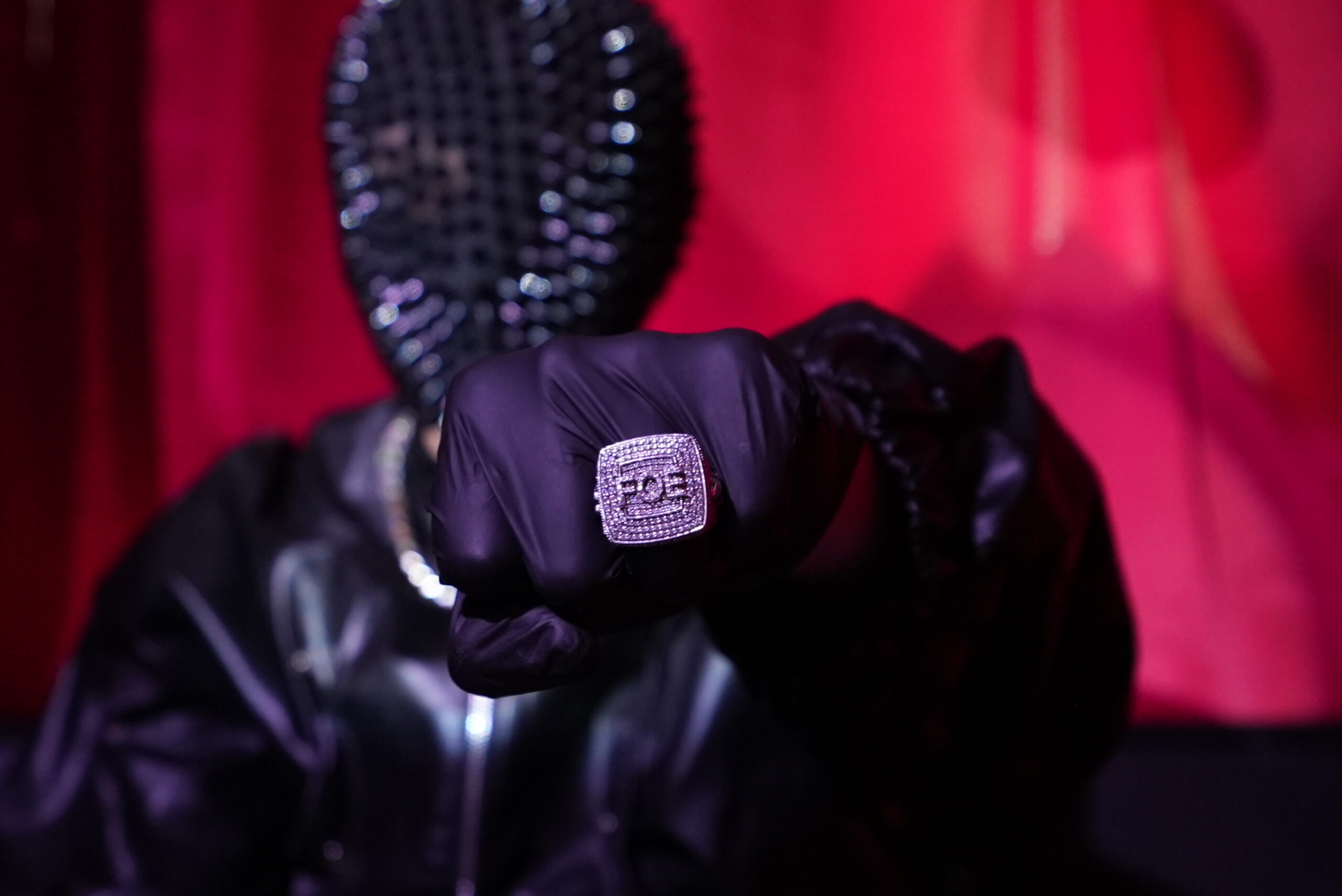 “Foe Slim: Jersey’s Rising Hip-Hop Star Breaks Through with Chart-Topping Single ‘Benefits'”