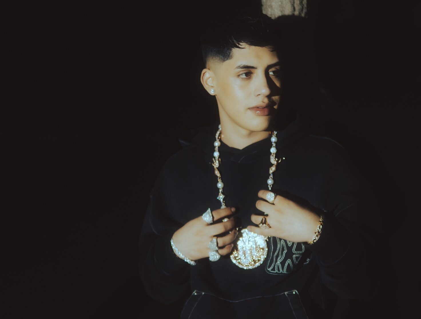 Cris MJ  Releases New Single “30 Mil Pies”