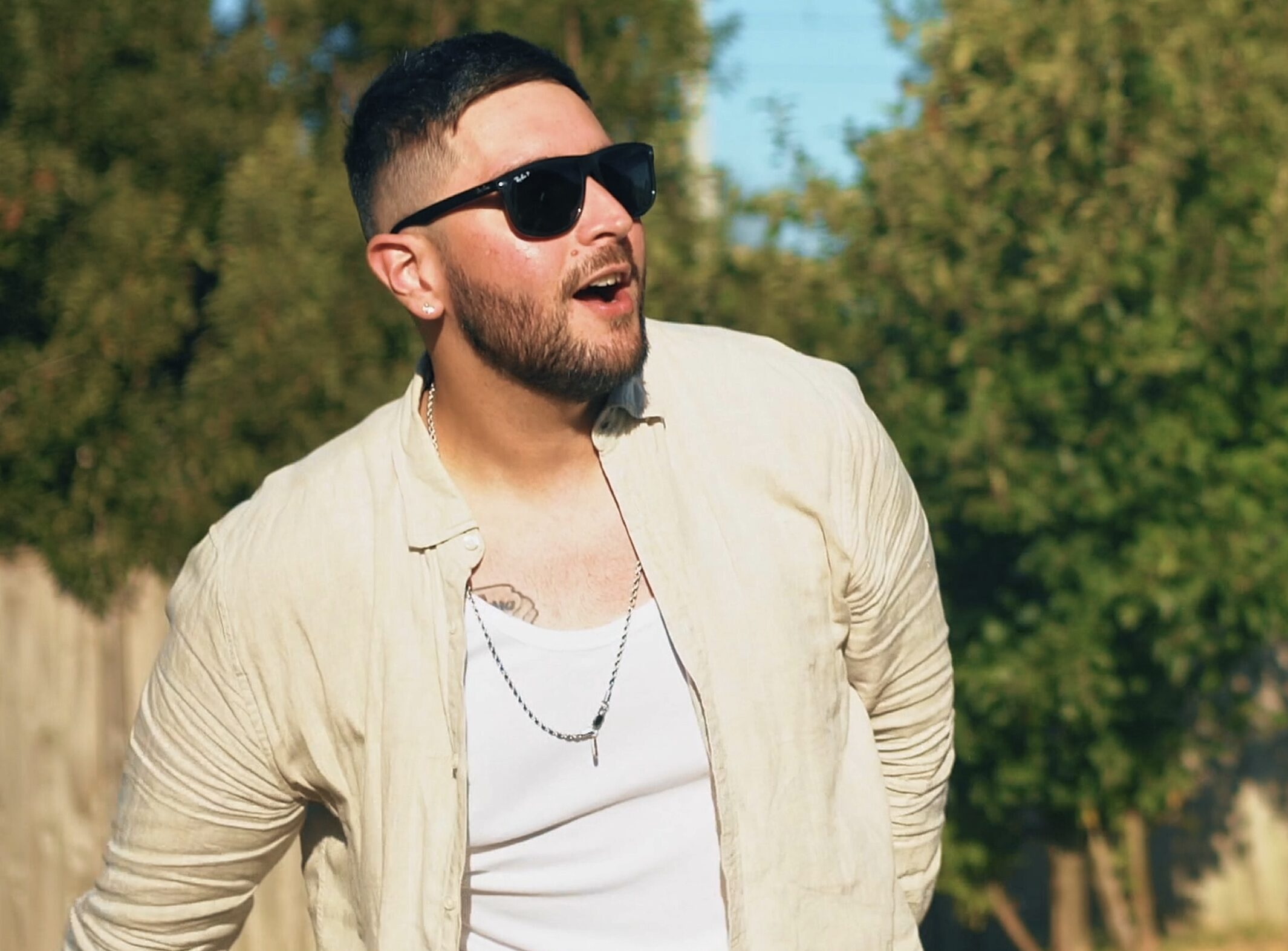 MaxiMillian Returns with “MONEY,” Showcasing Independent Artistry and Bilingual Hip-Hop Brilliance