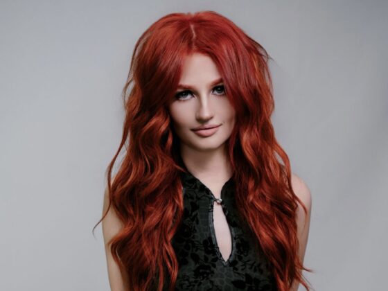 Skarlett Smith Rides the Wave of Freedom in Her New Music Video “Roar”