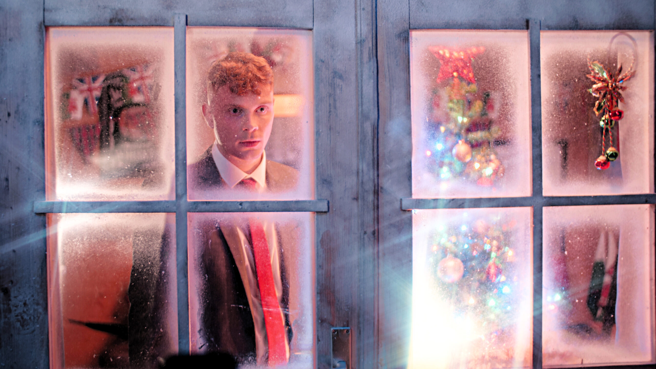 Welsh Pop Star Samuel Evanson Rings in the Season With New Single ‘Christmas Bells’