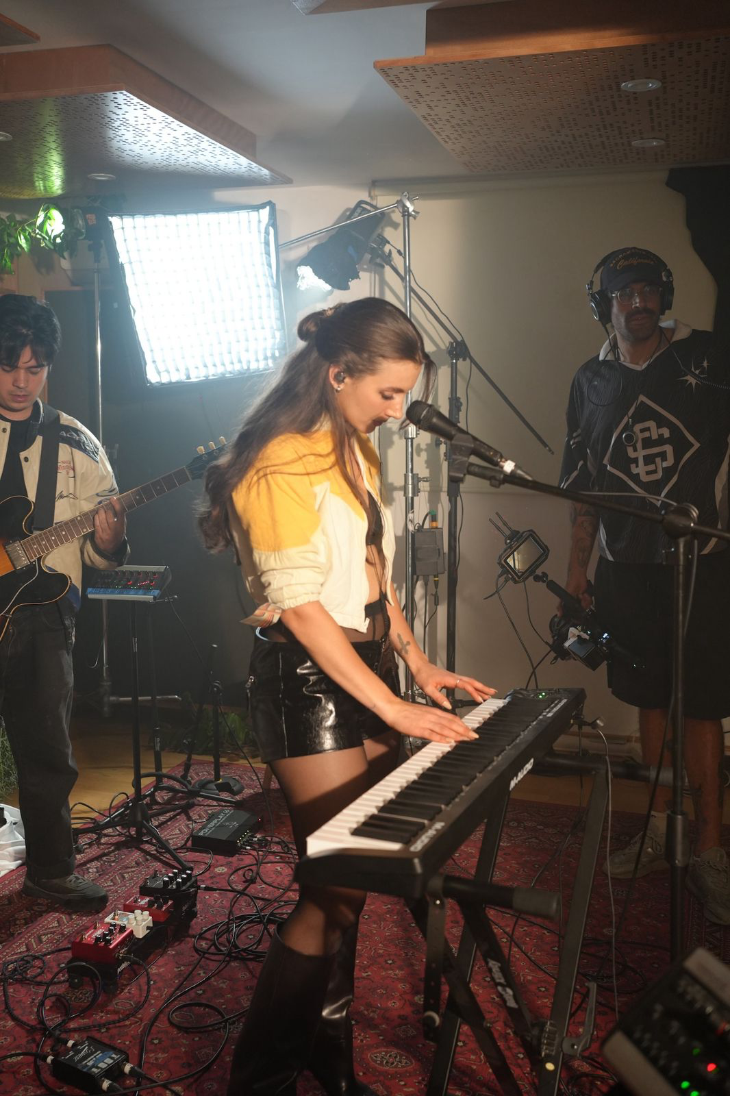 Moesgen Unveils ‘Live Session 2025,’ a Raw, Cinematic Milestone in Alt-Pop