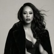 She’s a 10 Founder Shawnte Smith Leads a Movement of Alignment, Identity, and Elevated Presence