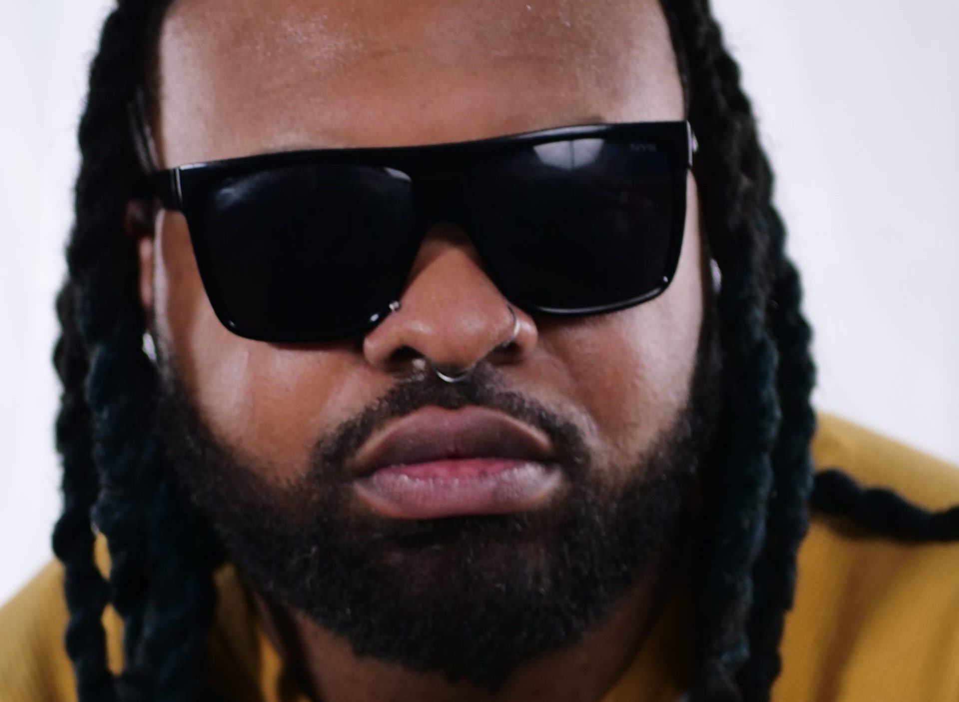 KINGD!VOSTRUT Transforms Pain Into Power with New Album “Heartbreak In A Rainstorm”