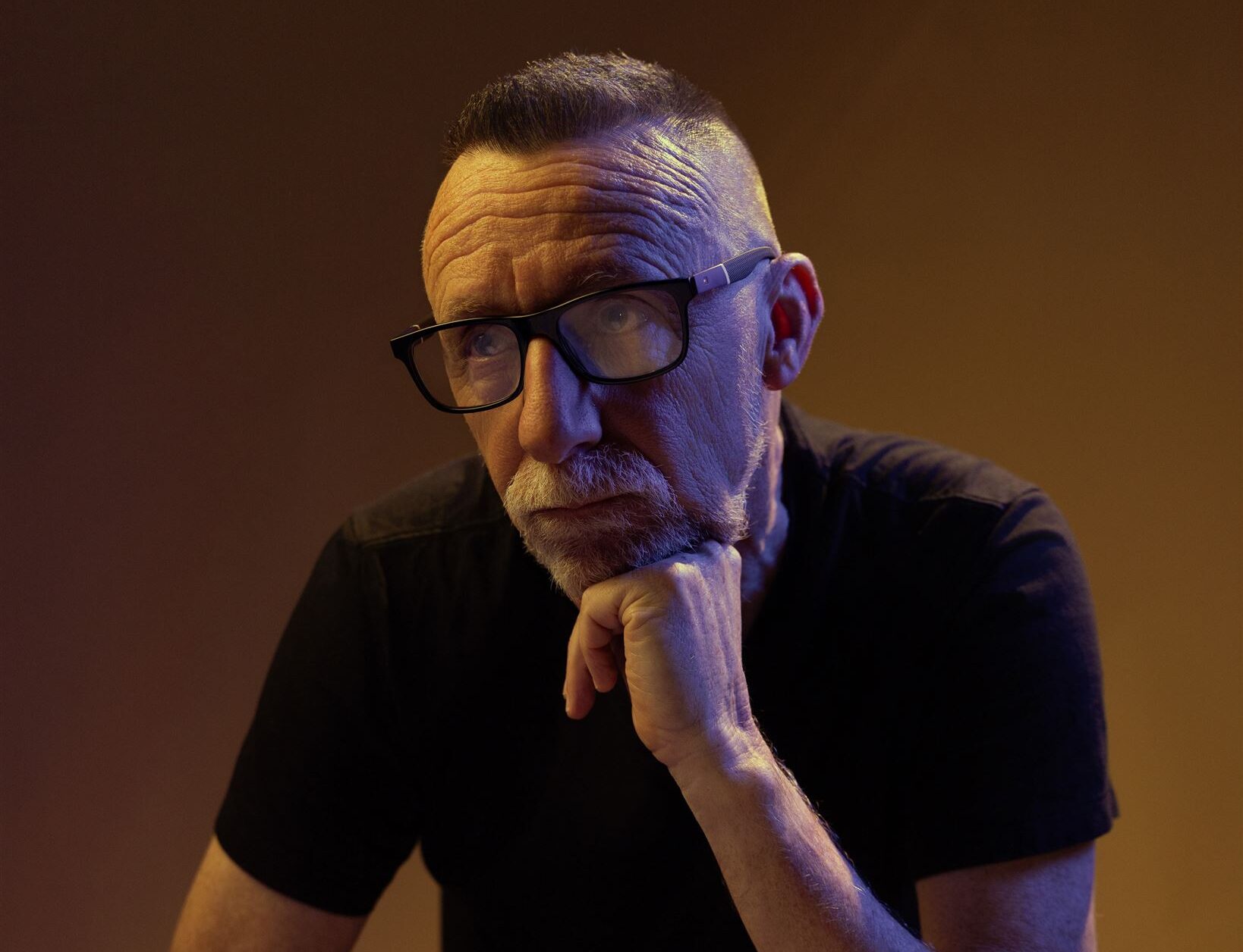 Gary Hubber Keeps Moving with Reflective Pop-Rock Single ‘Running From The Light’