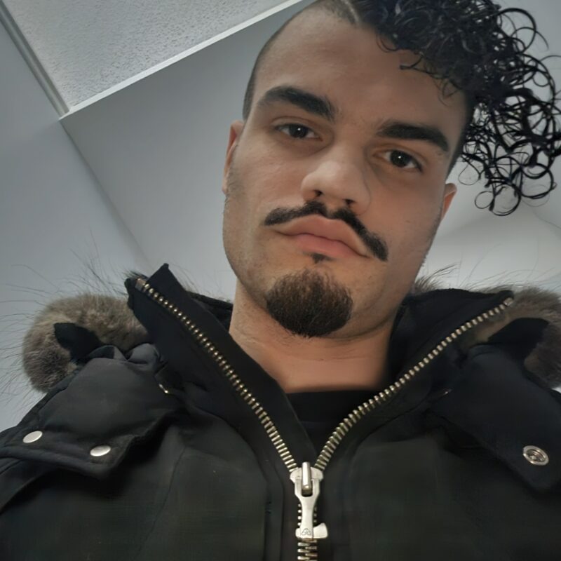 A photo of Louis Λ