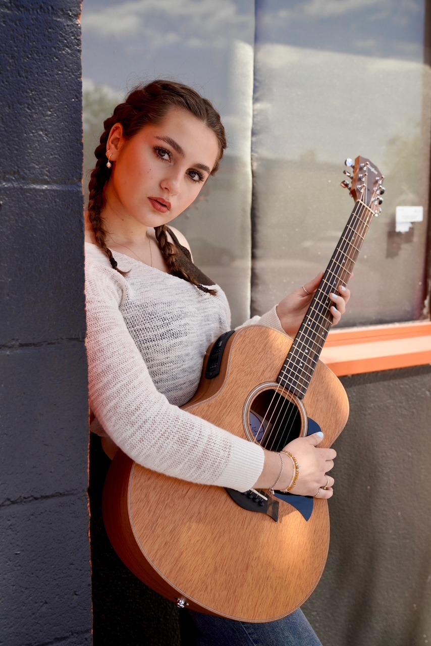 Inside the Honest Emotional World of Ellory Grace and Her Debut Single “IN BETWEEN”