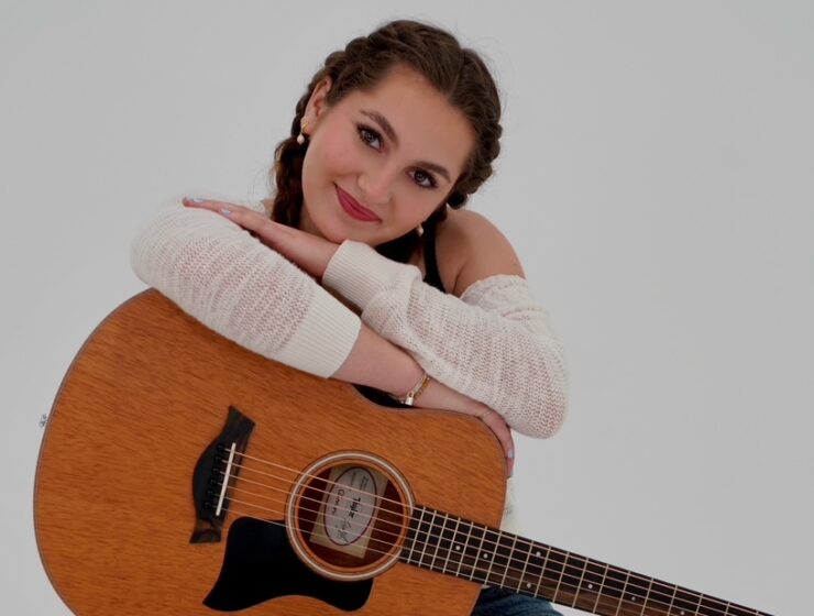 Inside the Honest Emotional World of Ellory Grace and Her Debut Single “IN BETWEEN”