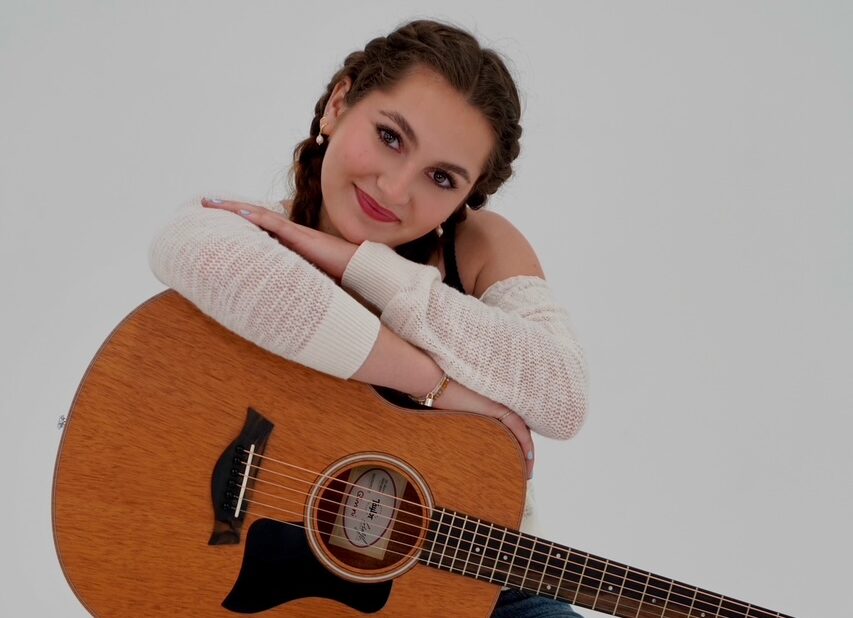 Inside the Honest Emotional World of Ellory Grace and Her Debut Single “IN BETWEEN”