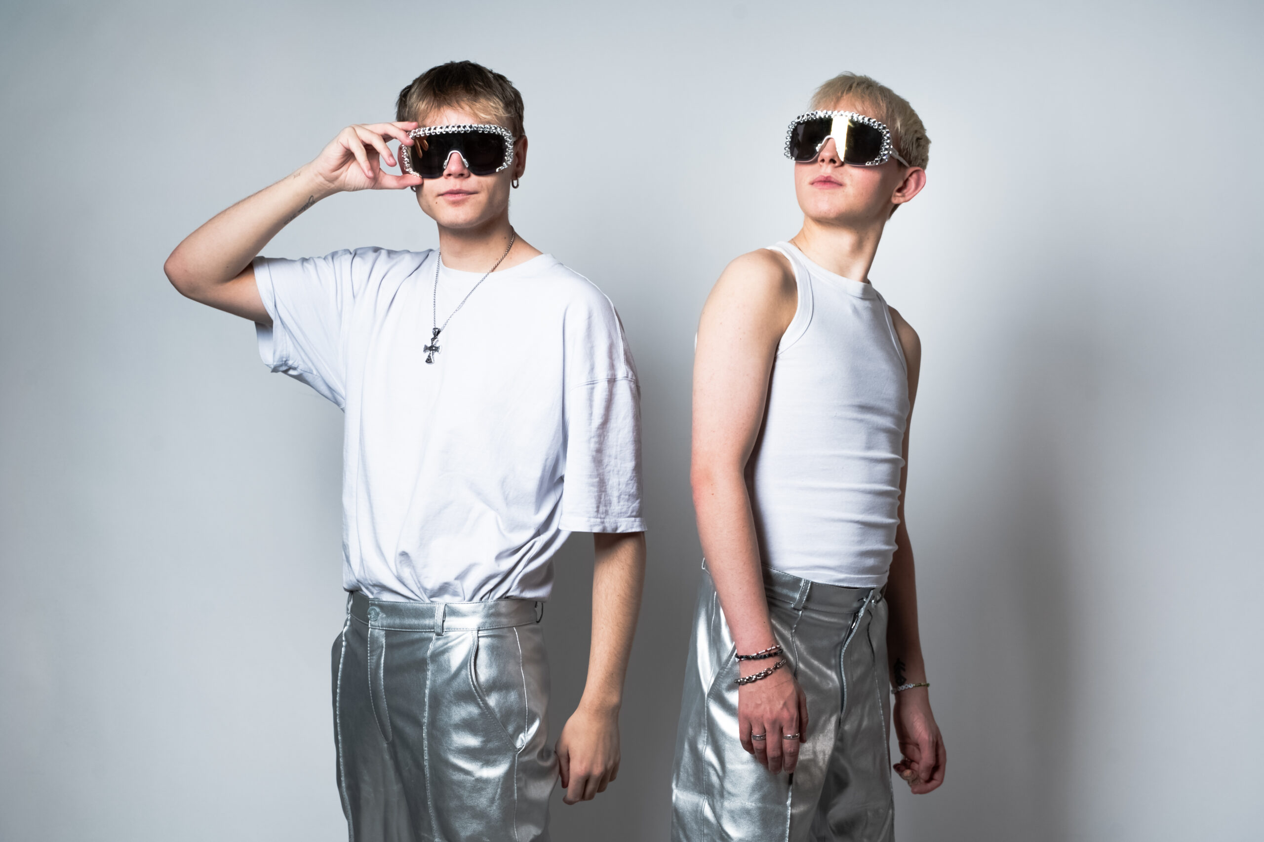 VÆB Lean Into Digital-Age Maximalism, Blurring Meme Culture, Electro-Pop, and Emotional Directness on New Album ‘VÆBOUT’
