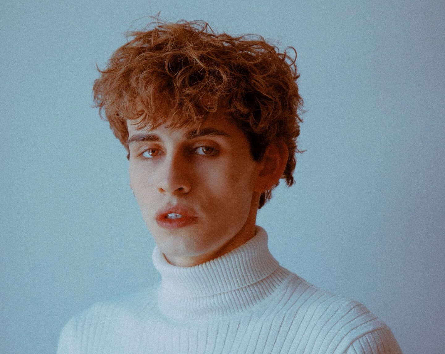 Antonius Expands His Artistic World with the Atmospheric Alternative R&B Release “Feels Right”