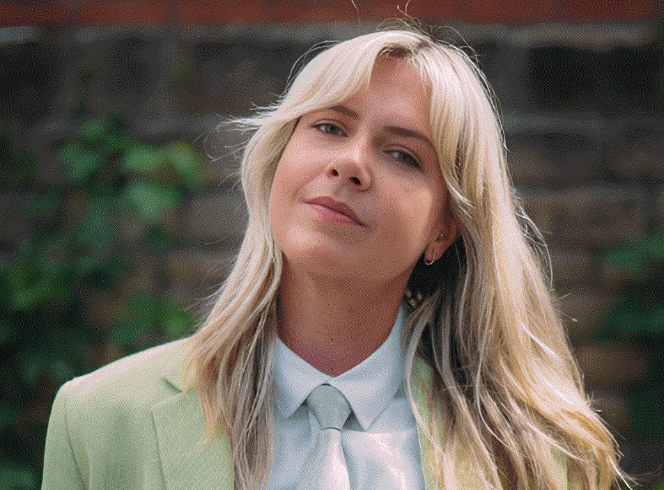 Lucy Robinson Proves that Meaningful Songwriting Doesn’t Require Sacrificing Entertainment in ‘Let Down’