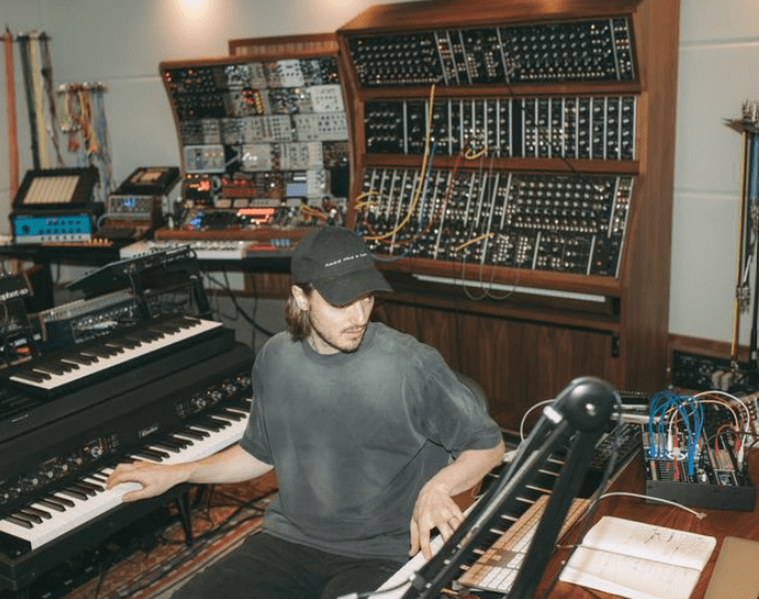 Macro/micro Reveals New Album “A.fter I.ntelligence”
