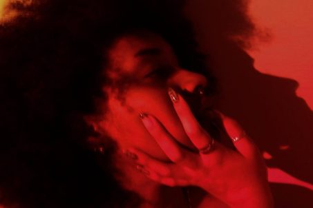 Shayna Begins a New Chapter With Atmospheric R&B Release “Devil on My Shoulder”