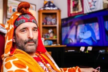 Inside Robby Roadsteamer’s Viral World: How the ‘Protest Giraffe’ Turns Political Chaos Into Hip-Hop Satire