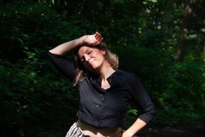 Edwina van Kuyk Finds Beauty in Stillness in “Floating”