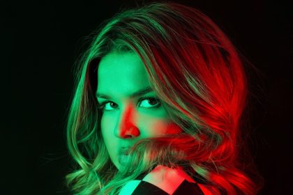 Masha Kova Puts Pop in Motion With “Red Light Green Light”