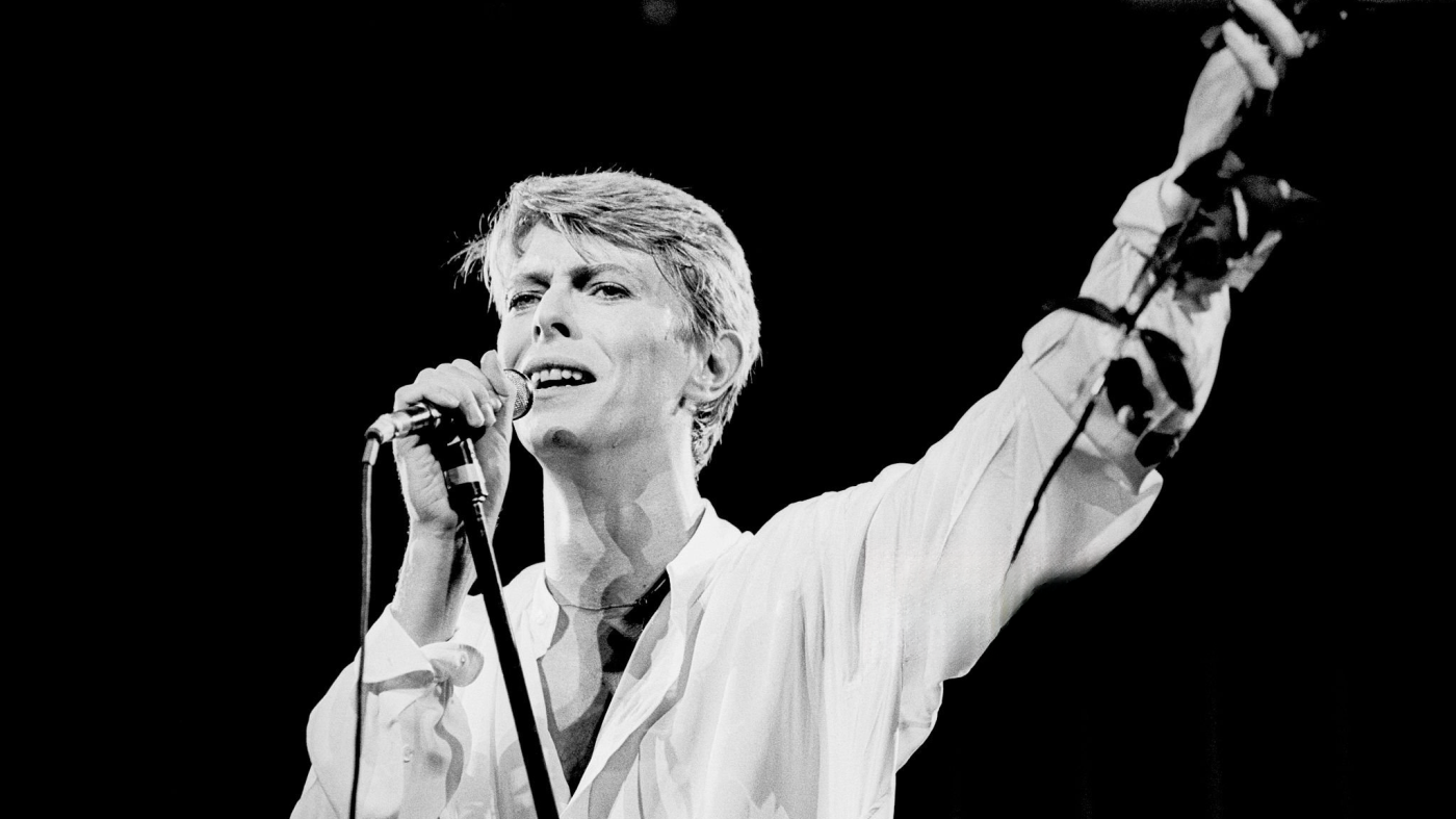 David Bowie - David Bowie performs on stage on Low And Heroes World Tour at Earls Court in London on 29th June 1978. (Photo by Gus Stewart/Redferns)