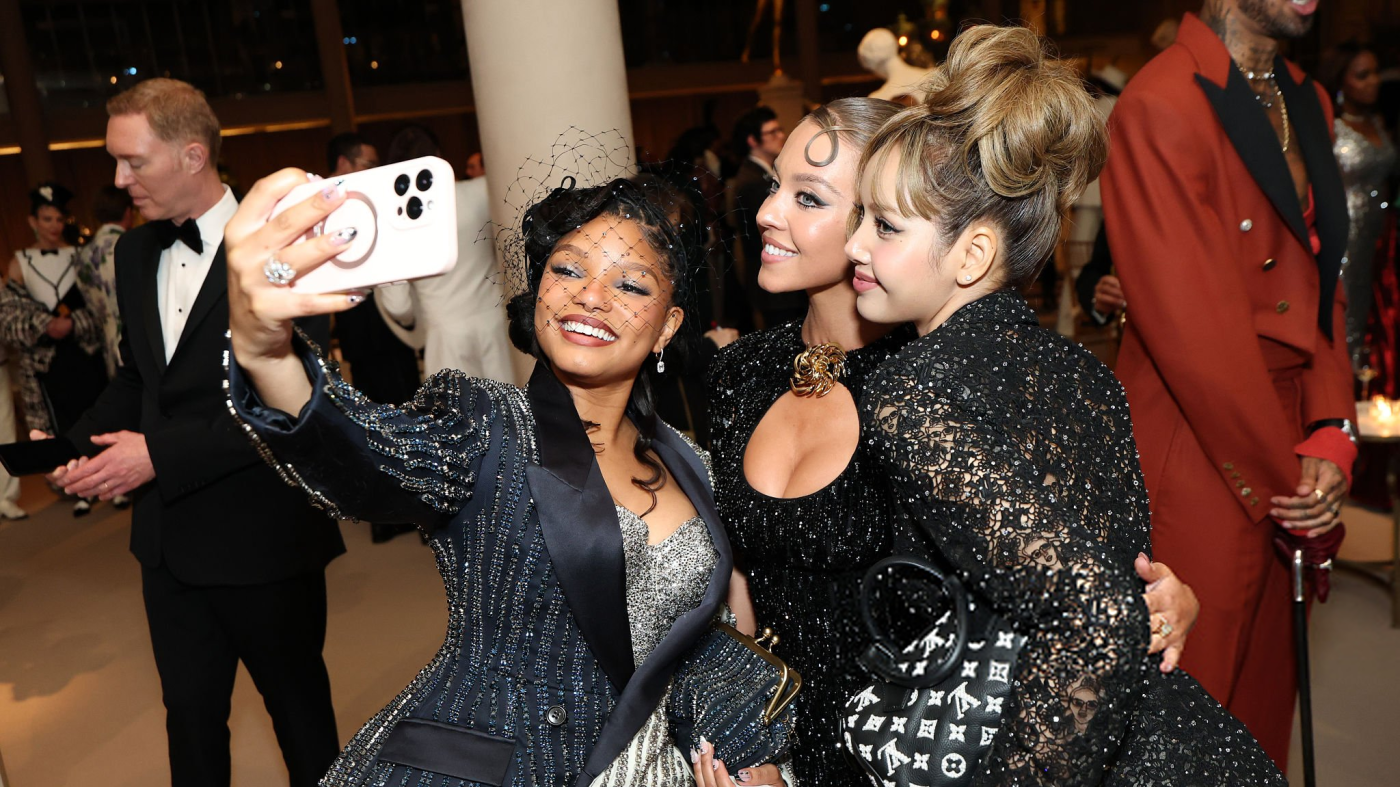 Halle Bailey - NEW YORK, NEW YORK - MAY 05: (Exclusive Coverage) (L-R) Halle Bailey, Sydney Sweeney, and Lisa attend the 2025 Met Gala Celebrating "Superfine: Tailoring Black Style" at Metropolitan Museum of Art on May 05, 2025 in New York City. (Photo by Arturo Holmes/MG25/Getty Images for The Met Museum/Vogue)